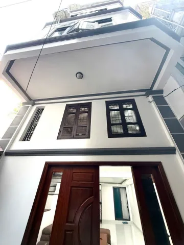 Rẻ nhất khu vực Cầu Giấy 50m2x4T, Vf5 qua cửa, ngõ thông, nhỉnh 11 tỷ