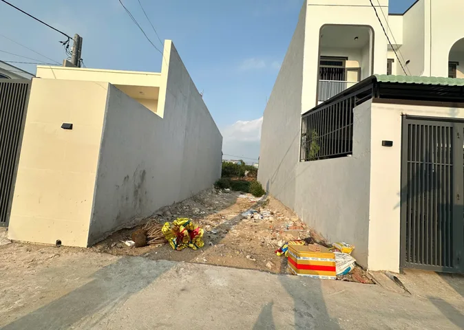 CHÍNH CHỦ BÁN GẤP LÔ ĐẤT 90M2 ,SỔ RIÊNG THỔ CƯ NGAY CHỢ THẠNH PHÚ - TÂN TRIỀU