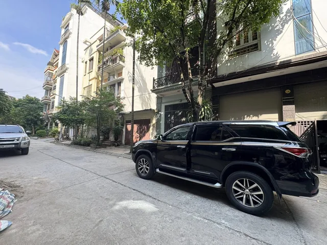 BÁN NHÀ ĐƯỜNG HOÀNG QUỐC VIỆT. 7 TẦNG. THANG MÁY. LÔ GÓC. KINH DOANH.