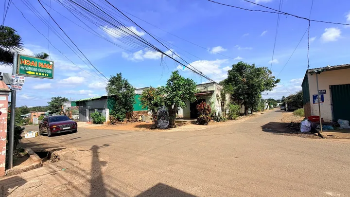 Mặt tiền Nguyễn Cảnh Di ngay ngã 3 Duy Hoà 6x24m thổ cư 50m2 bán 1tỷ750 Thương Lượng