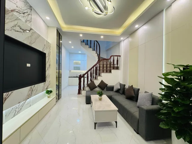 Bán nhà Hoàng Mai – Giá 8.35 tỷ – DT 35m² x 5 tầng – MT 4.3m – nhà đẹp, kinh doanh, full nội thất