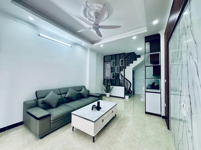 Bán nhà 30m² full thổ cư ngang 3.6m giá 6.69 tỷ tại Đường Cổ Linh Phường Long Biên