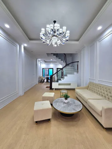Bán nhà 30m² full thổ cư ngang 3.6m giá 6.79 tỷ tại Đường Nguyễn Văn Linh Phường Long Biên