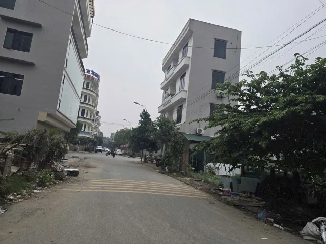 Bán đất lô góc giãn dân khu 9 đại phúc dãy CL20. Làn 2 đường nguyễn quyền. Diện tích 71m mặt tiền 5m hướng tây bắc & đông bắc. Phường võ cường tỉnh bắc ninh