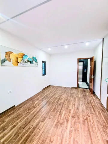 Bán nhà Hoàng Mai – Giá 14.5 tỷ – DT 40m² x 6 tầng – thang máy, lô góc, full nội thất