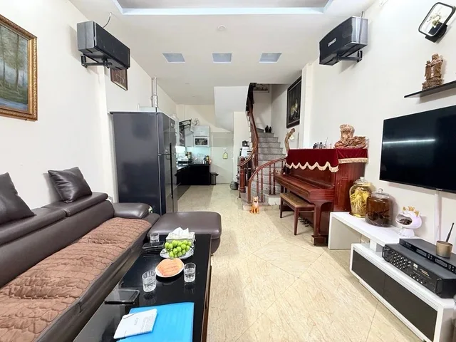 Bán nhà Hoàng Mai – Giá 8.2 tỷ – DT 36m² x 6 tầng – MT 3.7m – nhà đẹp, sân để xe riêng