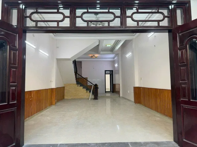 CHO THUÊ NHÀ NGUYÊN CĂN MẶT TIỀN ĐƯỜNG CHI LĂNG - NHA TRANG. PHÙ HỢP LÀM VĂN PHÒNG, TRUNG TÂM. LH 0905 800 366 - E Hiền