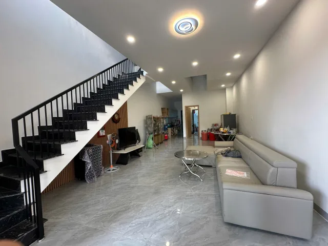 CẦN BÁN GẤP HẠ 200TR NHÀ 2 LẦU GIÁ TỐT –VĨNH THẠNH CÁCH TRỤC ĐƯỜNG 23/10 CHỈ 3P 
(Có phòng ngủ ở tầng trệt)