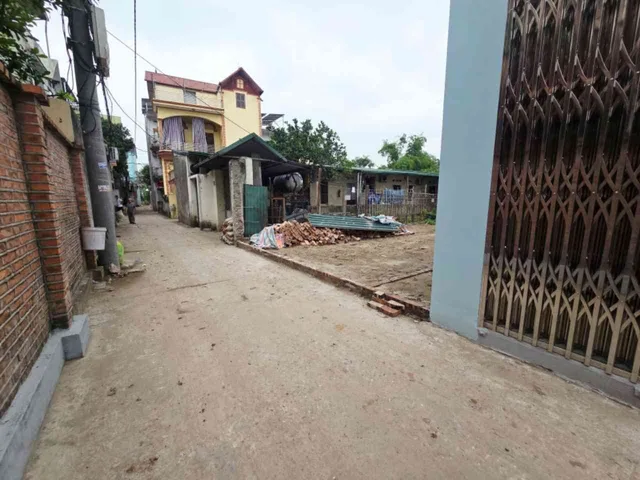Bán đất 65m² có sẵn 64.2m² thổ cư ngang 4.5m giá 11 tỷ tại Đường Bát Khối Phường Long Biên