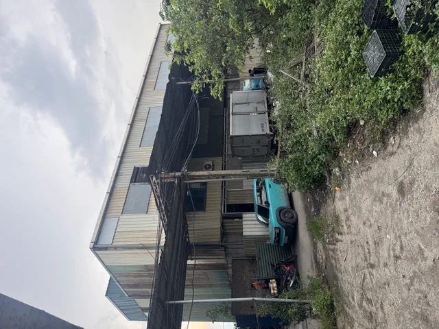 Chính chủ bán 3 lô đất thổ cư đã có nhà xưởng khùng sắt tiền chế 4 tầng điện 3 pha sản xuất vị trí thoáng mát hướng đông nam đường nhựa xe to vào tận xưởng phù hợp làm xưởng máy,cơ khí .v.v.