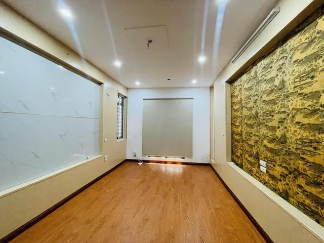 🏡 Bán Nhà Mới Trần Duy Hưng, Cầu Giấy – 44m², MT 3.9m, 5 Tầng, 8 Phòng Ngủ, Thang Máy, 3 Mặt Thoáng – Giá 30 Tỷ, Tương Lai Ra Mặt Phố Lớn