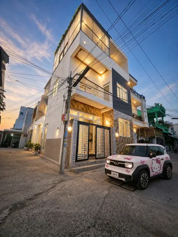🔥 NHÀ SIÊU ĐẸP GÓC 2 MẶT TIỀN - 📍 Số 8D Hẻm 115 CMT8 – 2 LẦU ĐÚC – Ô TÔ TỚI NHÀ 
💰 2,370 tỷ (TL – hỗ trợ vay ~1,6 tỷ)