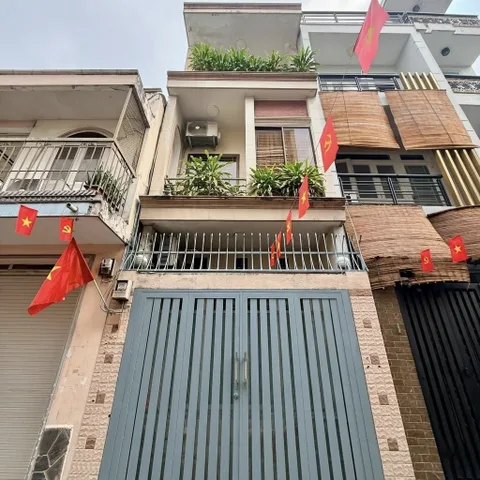 Nguyễn Trọng Tuyển - ngay vòng xoay Lăng Cha Cả - 41m2 x 4T, hẻm thông, nhà cao thoáng - ở quá sướng.