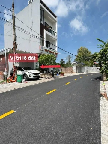 Bán 50 m Núi Đèo đường nhựa 2 ô tô tránh nhau . Kinh doanh buôn bán đc. L/h;076.231.9990 em Thúy