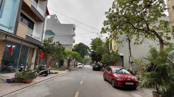 Bán đất giãn dân khu đồng quán khả lễ. Diện tích 81m mặt tiền 4.5m hướng tây nam. Phường võ cường tỉnh bắc ninh