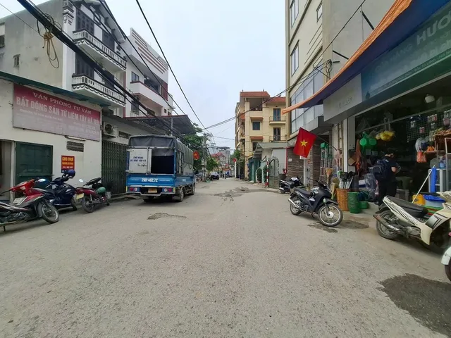 🔥 BÁN ĐẤT TẶNG NHÀ CẤP 4 ĐỨC DIỄN – BẮC TỪ LIÊM 🔥  
📐 Diện tích 98.5m² | Mặt tiền 5.6m | Giá 22.9 tỷ  
🚗 Ô tô tránh – Mặt hồ Đức Diễn – Kinh doanh đỉnh – Xây văn phòng/apartment cực đẹp