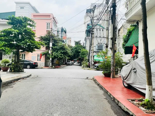 🔥 SIÊU PHẨM 2 MẶT TIỀN – AN TRANG, AN ĐỒNG, AN DƯƠNG 🔥45,7m² Giá: 3,68 tỷ
LH 0398787284