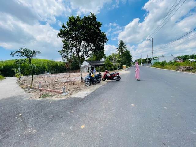 Bán lô góc 3 mặt tiền -400m2 đường 10,5m có hè