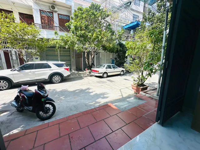 🔴 Nhà Đẹp, 900m Ra Biển - Vĩnh Nguyên, Nha Trang - Chuẩn Sổ Hoàn Công - Đường Thông Rộng 11m. 
  • Khu Vực Hạ tầng bàn cờ thông thoáng, an ninh tốt, dân trí cao - Đường D4 rộng rãi, thông thẳng Lê Thanh Nghị & Nguyễn Lộ Trạch, ô tô đậu thoải mái.
