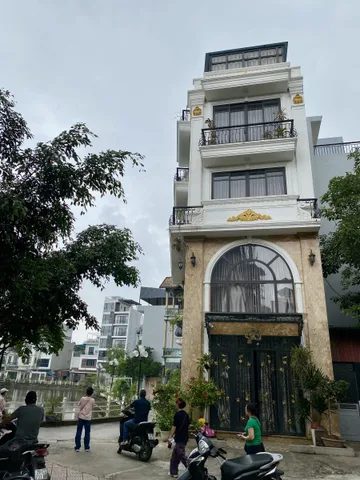 NHÀ VƯỜN 3 TẦNG - MẶT NGÕ Ô TÔ THÔNG - 127M2 - 22,5Tỷ.