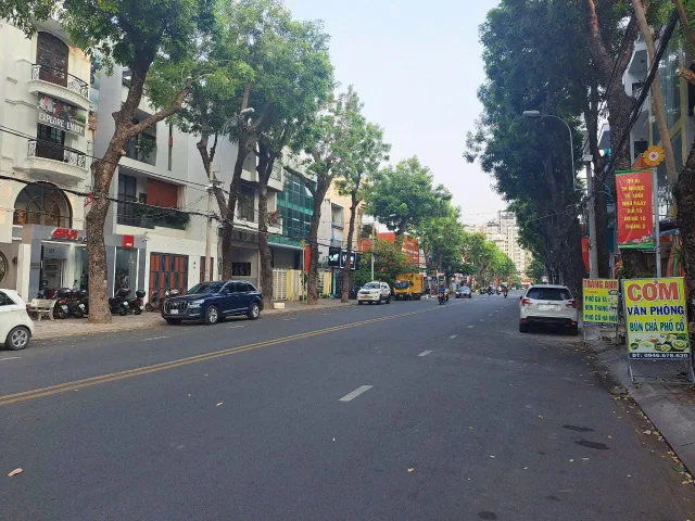 Bán nhà Mt đường 65 rông 20m KĐC Tân Quy Đông Q7
dt 6x20m 1 trệt 3 tầng , giá 33 tỷ. Lh: 0942.18.38.68 Huy