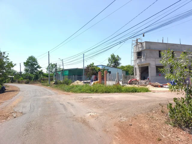 250m² có sẵn 100m² thổ cư đường mở rộng 32m chỉ 220tr sang sổ  Xã Đồng Tâm .