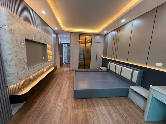 NHÀ ĐẸP THANG MÁY Ở LUÔN GẦN Ô TÔ ĐỖ PHỐ HOA LÂM, VIỆT HƯNG LONG BIÊN