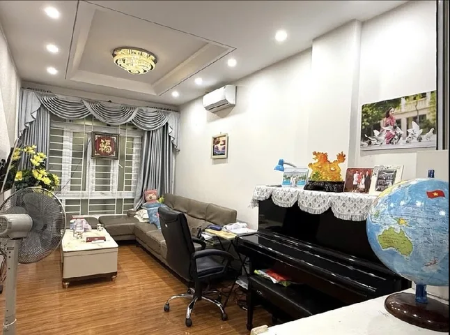 SIÊU PHẨM DÂN XÂY- TRUNG TÂM ĐỐNG ĐA - NGÕ THÔNG - NHÀ 2 MẶT NGÕ – GẦN Ô TÔ – SÁT VƯỜN HOA - GẦN BỆNH VIỆN - 40M2-5T- MT3,6M