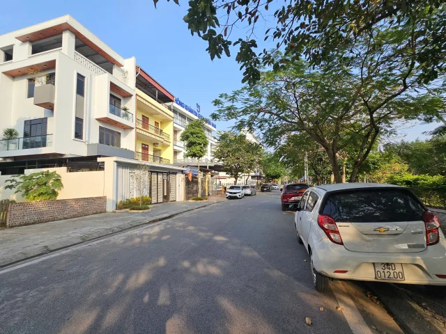 Bán lô đất Biệt Thự Mặt Đường Tạ Quang Bửu  Nhìn Vườn Hoa 
🌍 Diện tích :271 m 
🏠 Mặt tiền 9m