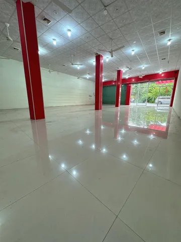 Cho thuê mặt bằng kinh doanh sáng đẹp hơn 200m2 tại Mỏ cày Bắc