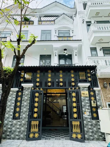 Nhà mới vào ở ngay, khu dân cư hiện hữu. Nơi đáng sống, cực kỳ an ninh