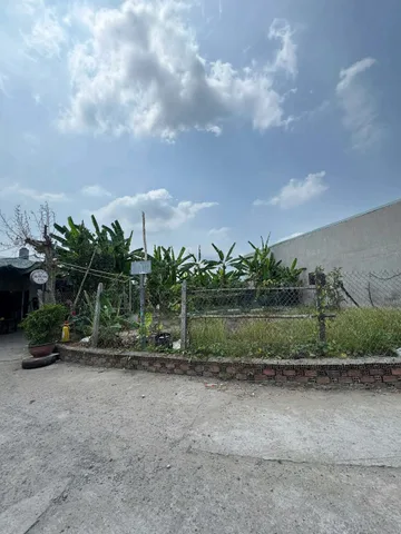 Bán đất 325m² có sẵn 288m² thổ cư ngang 16m giá 13.8 tỷ tại đường Lò Lu Phường Long Phước
