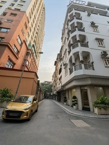 Tòa nhà văn phòng phân lô VIP khu Láng Hạ 💥 Lô góc vỉa hè, thanh khoản tốt – 80m2 x 7 tầng thang máy