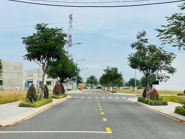 Đất nền cách sân bay quốc tế Long Thành 5km - Sổ sẵn - 100m2 full thổ cư - Giá 11 triệu/m2- có ngân hàng hỗ trợ vay 0 LS