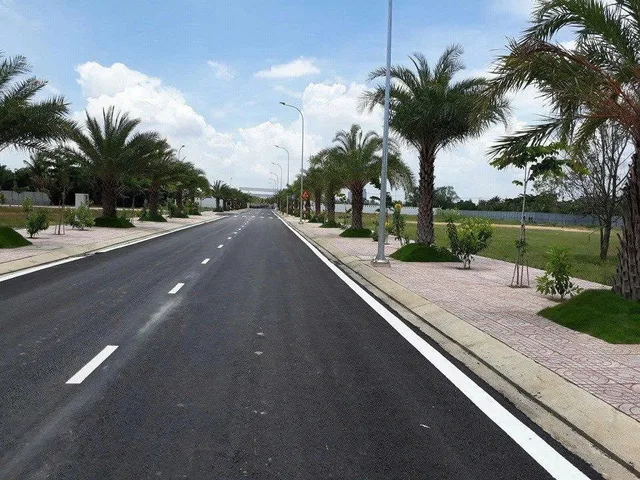 Đất Nền Thổ Cư Mặt Tiền Phùng Hưng – Kế Cận Sân Bay Long Thành Khoảng 5km - 100m2 - 10 triệu/m2 - Trả Chậm 24 Tháng 0% Lãi Suất!