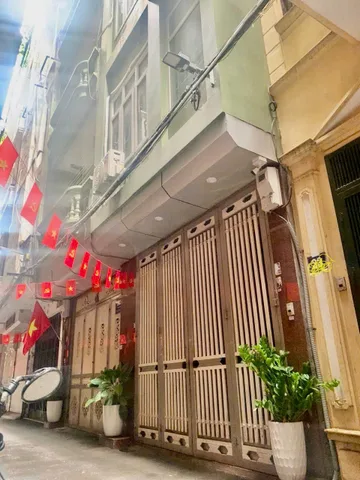 Bán Nhà Hoàng Quốc Việt Cầu Giấy. Phân Lô. OTO Vào Nhà. 40m 5 Tầng. 13.5 Tỷ
