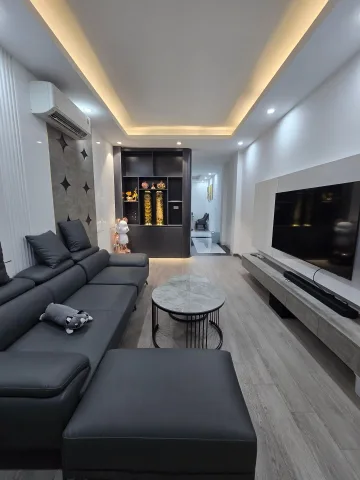 Bán nhà gần khu vực Long Biên view vip
