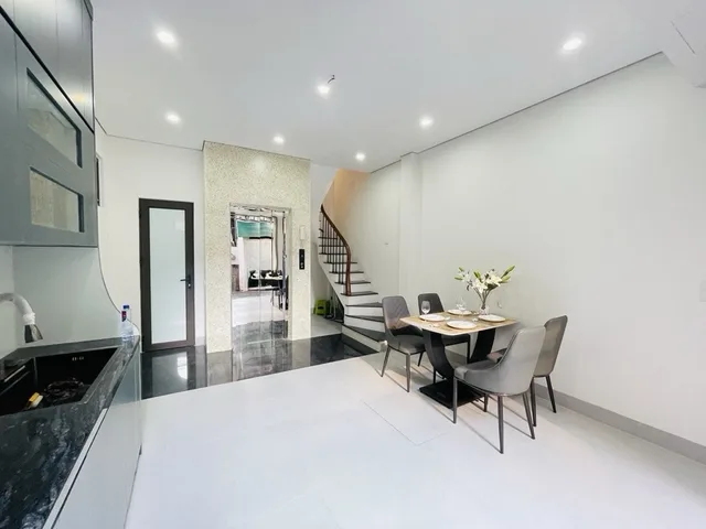 Bán nhà 35m² full thổ cư ngang 3.6m giá 14.5 tỷ tại Đường Vũ Đình Tụng Phường Long Biên