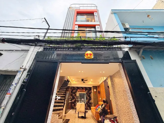 Nhà Đẹp DT 49,7m2 giá 1tỷ990 đường Hoàng Hoa Thám P6 Bình Thạnh