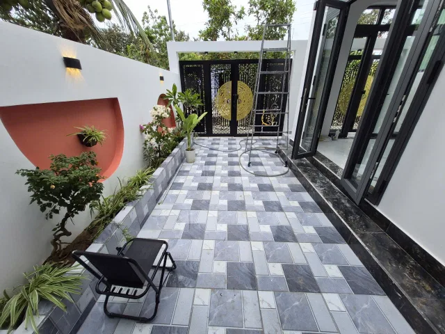 Nhà đẹp xã Diên Lạc,tỉnh Khánh Hòa,cách Tỉnh Lộ 2 chỉ 160m. 
- Diện tích: 103m2 ngang 7m dài 14m vuông đẹp . Hướng đông nam mát mẻ