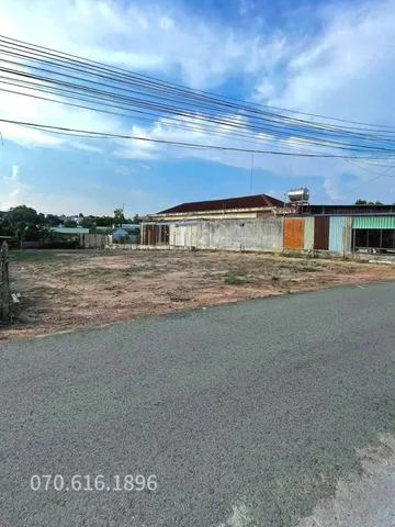 CHÚ BA CẦN TIỀN BÁN GẤP MẢNH ĐẤT 1000M2