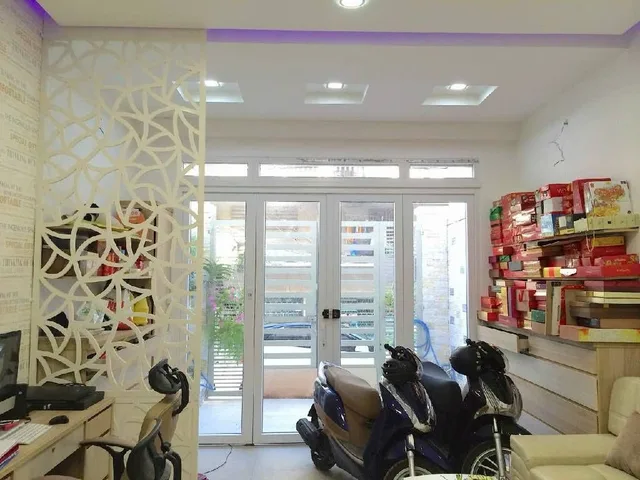 ✅ Kết cấu: Số tầng: 3 (gồm 1 trệt, 2 lầu, ban công, sân thượng …) đúc BTCT chắc chắn, có PK, bếp, 3PN, 3WC ... khách mua về vào ở ngay.