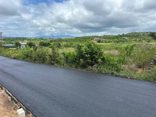 Tân Hà- Lâm Hà- Lâm Đồng dt 145.5m2 full thổ cách ubnd xã Tân Hà sầm uất chỉ 4km kdc đông đủ tiện ích giá chỉ 333tr/lô bao sổ