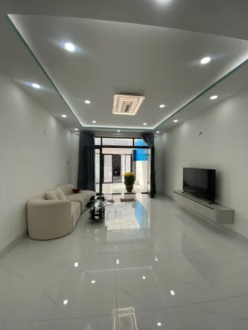 Nhà mới 3 tầng đường Trần Thị Tính- phường Nha Trang
✅ Diện tích 71m2 
✅ Hiện trạng nhà mới full nội thất gồm 3 tầng 4 phòng ngủ, 2 nhà vệ sinh , sân phơi rộng, phòng khách và bếp rộng rãi