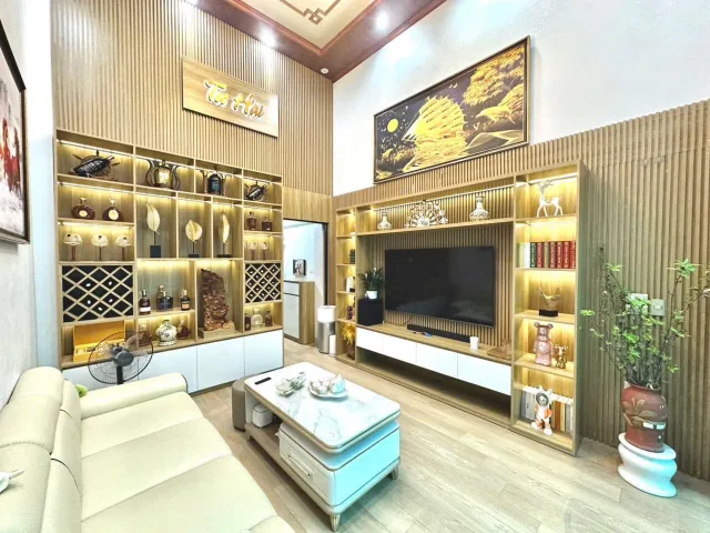 Cực hiếm - Nhà đẹp - Vị trí siêu đắc địa - 10 ô tô đỗ cửa - Full nội thất xịn - Vài bước ra Ngã tư Trạm Trôi