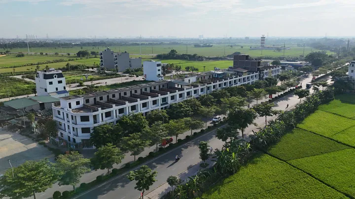 bán nhanh lô đất 97,5m2 mặt phố phù khê đường 40m cách vin liên hà 2km .ck 3%, ân hạn lãi suất 12 tháng