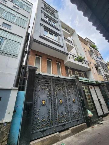 Bán nhà 5 lầu, 53m2, hẻm ô tô cách mặt tiền 20m, ngay sát phố ẩm thực Phan Xích Long
