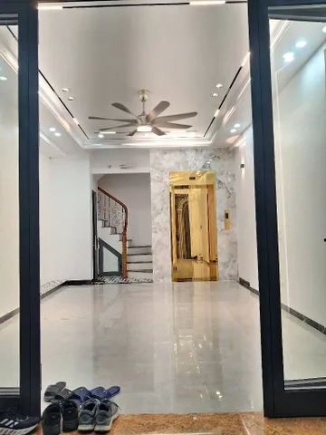 Khâm Thiên, 32m x 7tầng x Mt 4.3, dân xây, ngõ thông thoáng, ở ngay, thang máy nhập khẩu