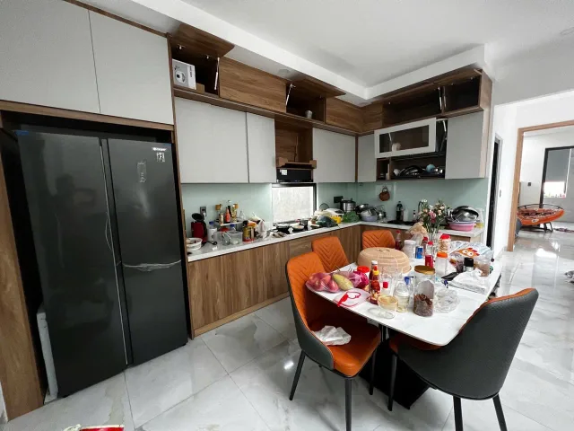 KẸT TIỀN BÁN NHÀ MÊ KIÊN CỐ , VƯỜN VILLA, 410m, 10m,  3,15TỶ