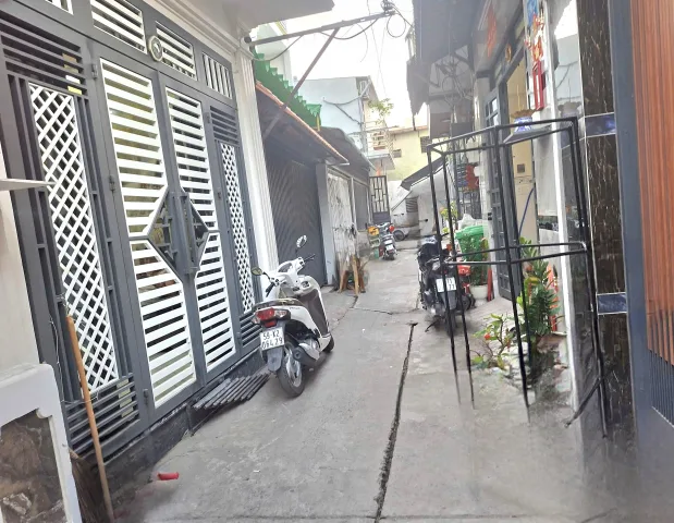 Nhà sát mặt tiền Tỉnh Lộ 10, gần Tên Lửa mà chỉ hơn 3 tỷ